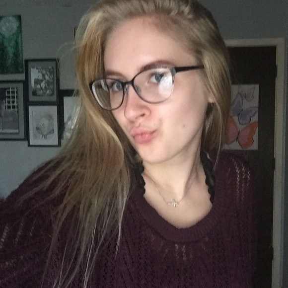 Meet your Posher, Stephanie - Picture 1 of 1